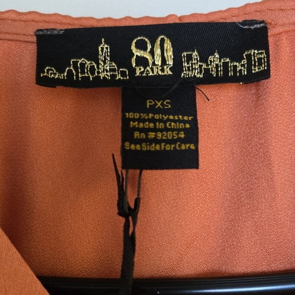 80 Park Coral Blouse Pearl Button VNeck - Picture 6 of 7